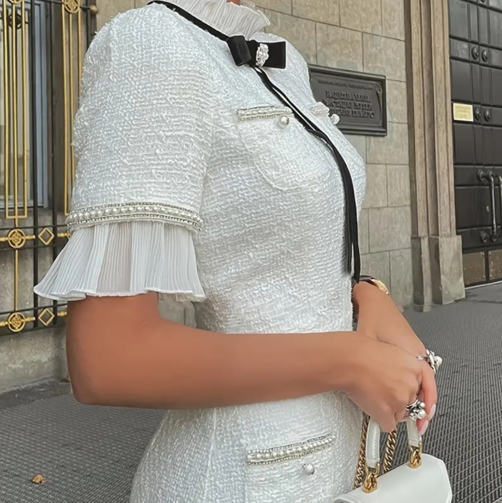 Midi dress with elegant pleats, mother of pearl trim and velvet ribbon design. - Picture 2 of 5